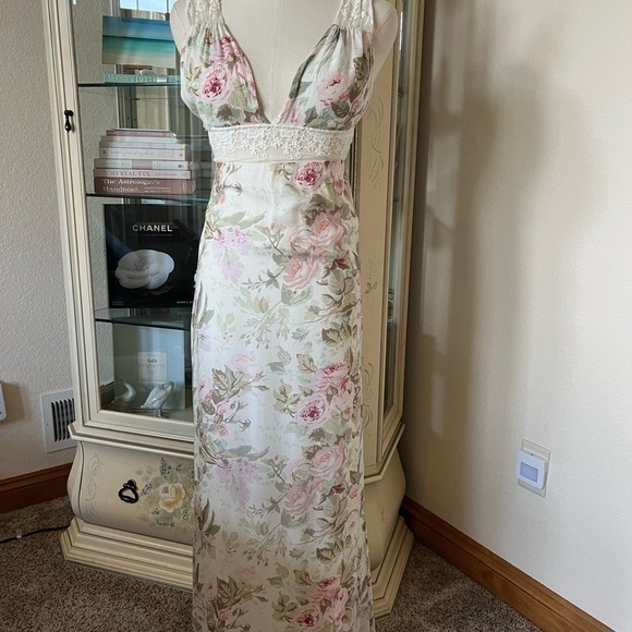 Majorellle Sz Small Floral Maxi with Lace Cream Pink - Picture 4 of 10